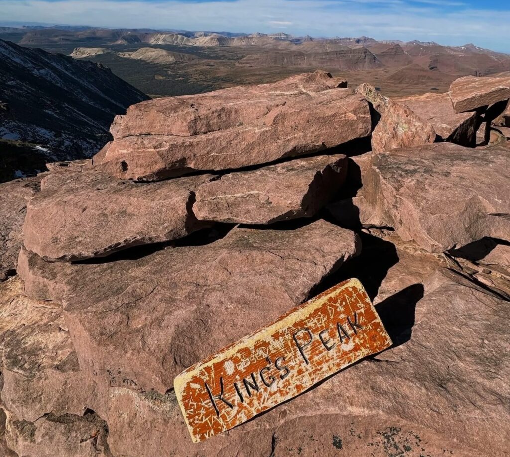 Wooden sign at the top of Kings Peak Hike