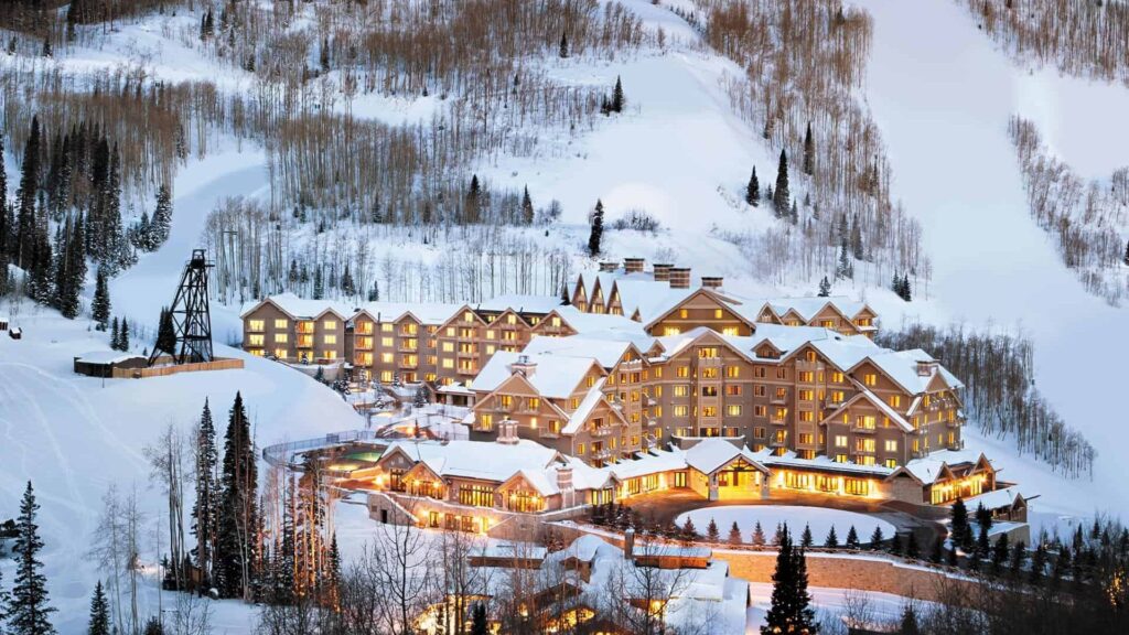 5 star hotel in Utah- Montage Deer Valley in the snow